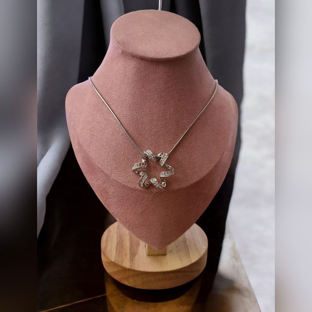 Bijou Silver Star Pendant Necklace Embellished With CZ Diamonds J1-D1